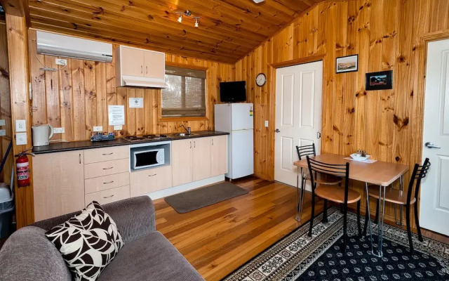 Snug Beach Cabin And Caravan Park