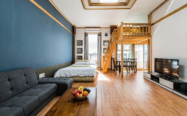 Yeosu White Village Pension