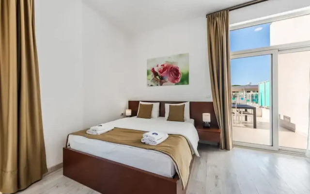 Stylish Studio With Spacious Balcony -trendafili