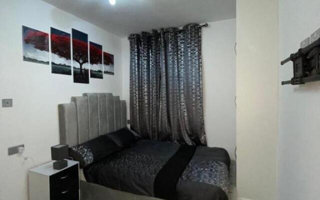 3 Bedroom Whalley Aparthotel