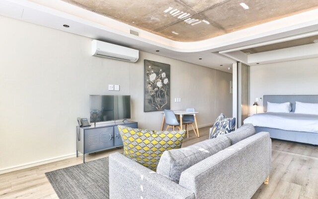 Great Studio With Balcony and City Views