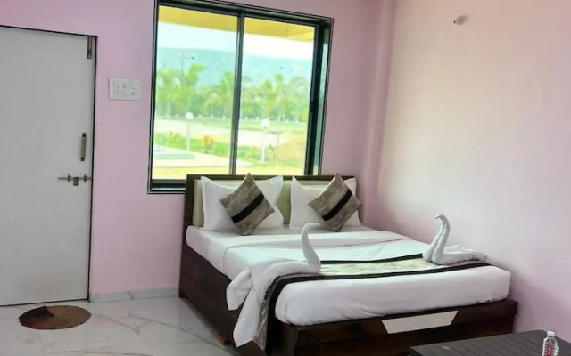 Redwings Resort