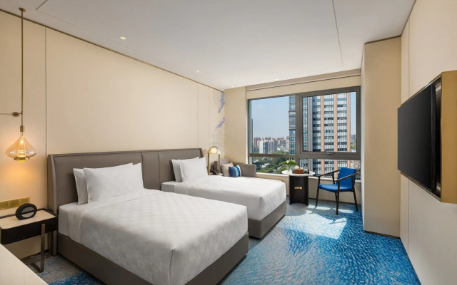 HUALUXE Shanghai Changfeng Park by IHG