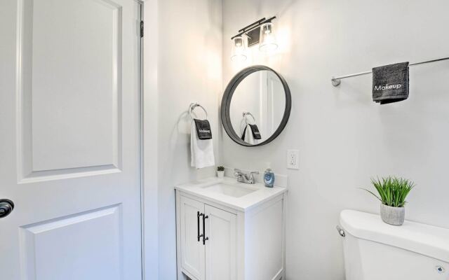 Chic Charlotte Retreat < 3 Miles to Downtown!