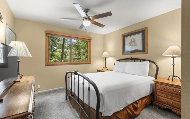 Snow Flower 068 3 Bedroom Condo by RedAwning