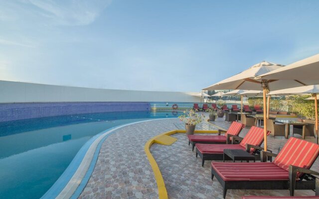 Sunday Hotel Holiday International Dubai