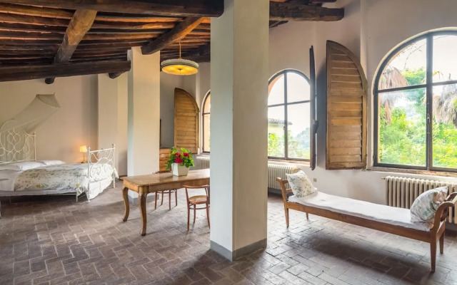 Cosy Farmhouse in Bacchereto With Swimming Pool