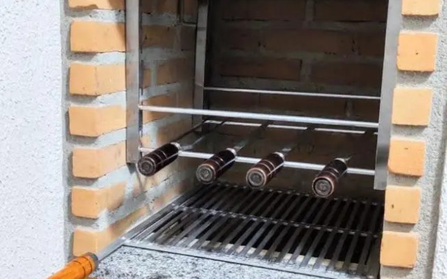 Apto Centro Ubatuba com Varanda Gourmet, Suíte e Piscina