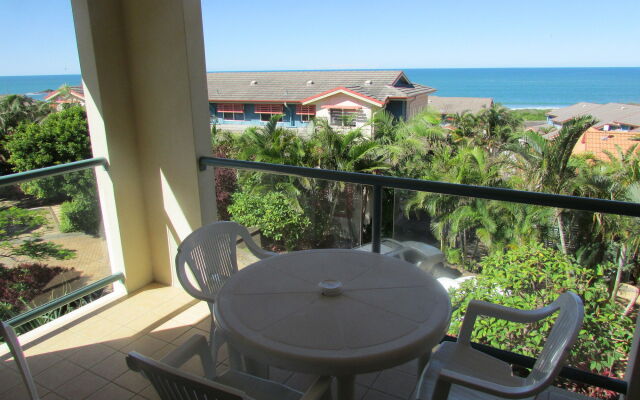 Aqualuna Beach Resort