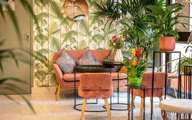 Hotel Ariane Montparnasse by Patrick Hayat