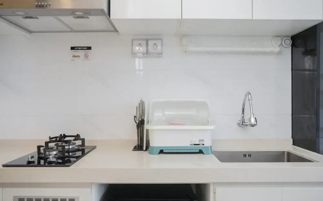 Elegant And Comfy Studio At Sky House Bsd Apartment