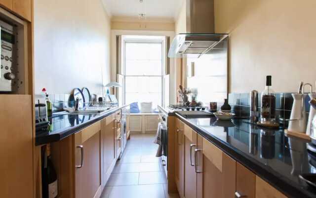 1 Bedroom New Town Flat