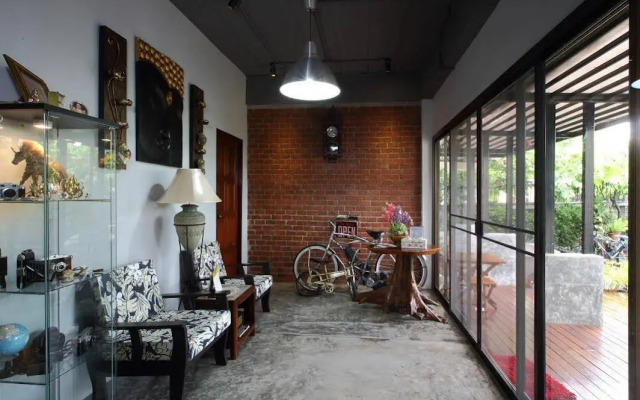 Mon Lodge & Yoga Donmuang