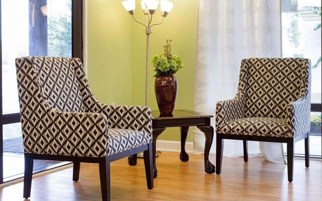 Quality Inn & Suites near Six Flags - Austell