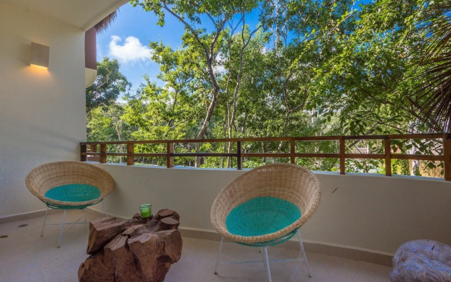 Peggy 2 BDRM apt sleeps 4 balcony