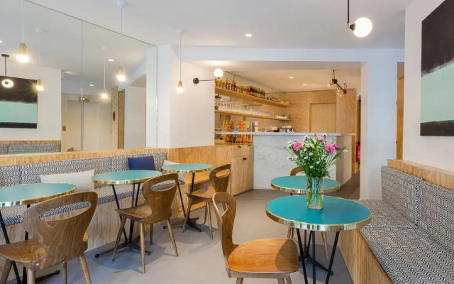 Отель Montholon Paris