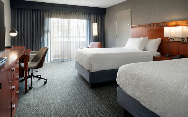 Courtyard By Marriott Palm Springs