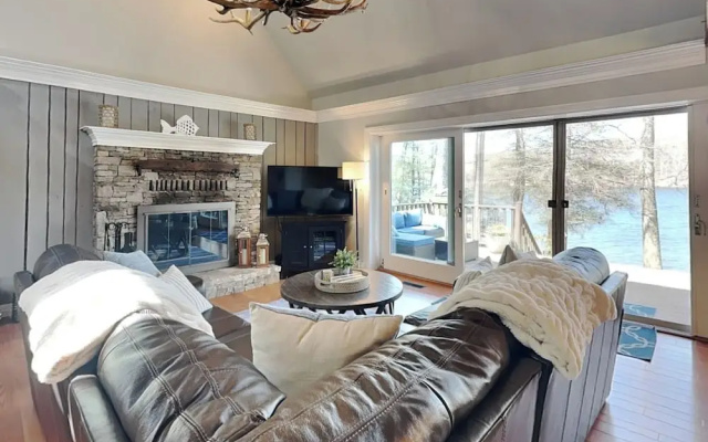 Bearfoot Lodge by Taylor Made Deep Creek