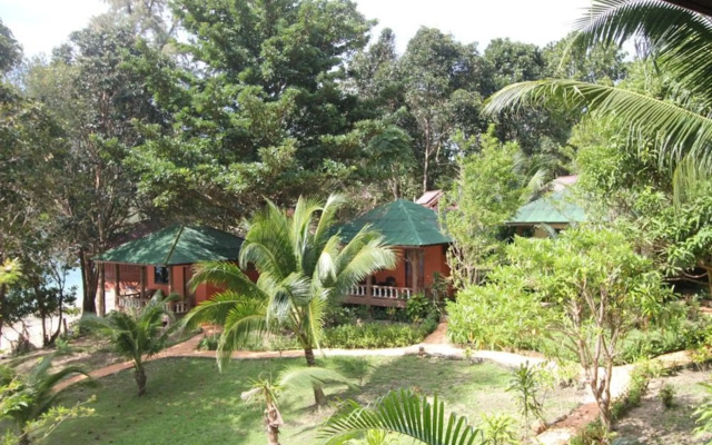 Chomjan Beach Resort