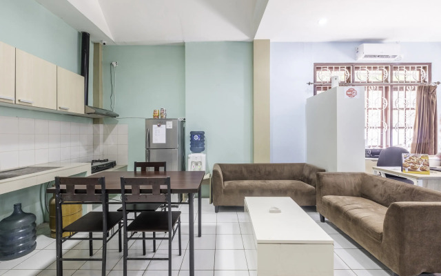 Super OYO 1568 Stasiun Ka Cirebon Guest House