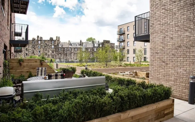 Studio flat with free Parking