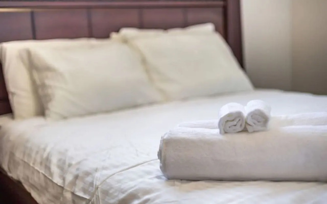 Modern 1BR Getaway Walk to Niagara Falls