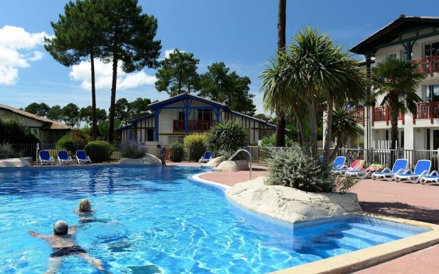 Semi-Detached Holiday Home in Green Surroundings