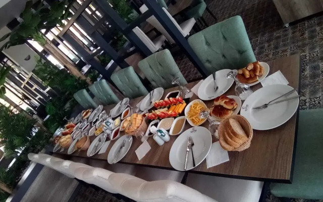 Kanyonvadi Hotel