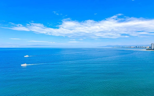 Beachfront Luxury 4BR Penthouse With Incredible Ocean Views