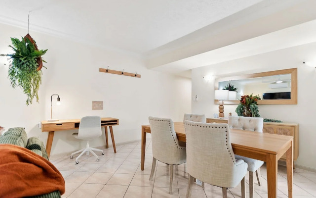 Lakeside Luxe Retreat - Pool View BBQ Spa Bath