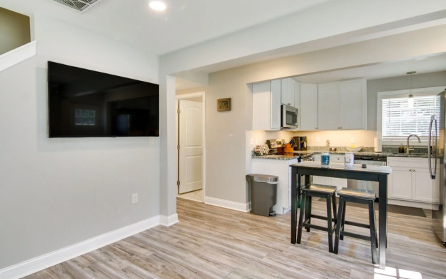 Updated Home - Walk to Salisbury University!