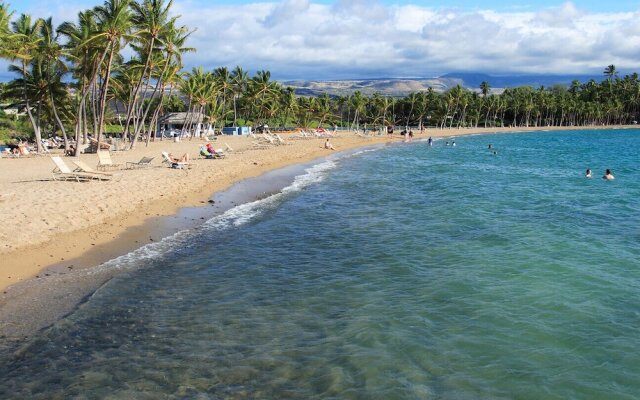 Vista Waikoloa D-102 2 Bedroom Condo by RedAwning