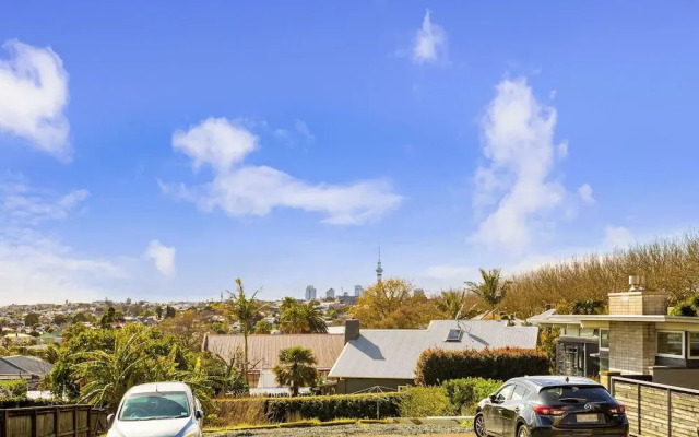 Riches Serendipity Home with Parking