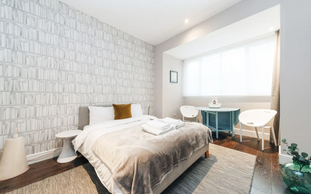The Knaresborough by Aura Collection
