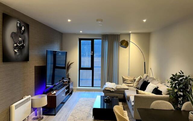2-bed Luxury Apartment in Birmingham City Center