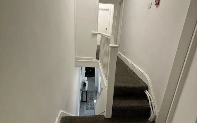 Luxe Spacious 5-bed House in Liverpool