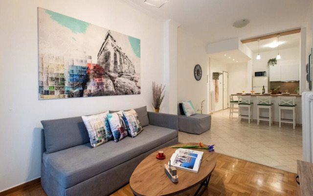Blue Ark Comfort near Acropolis