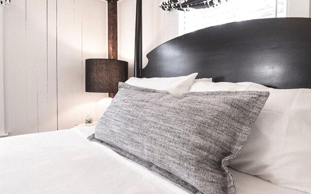 The Deacon & James Pharmacy B&B