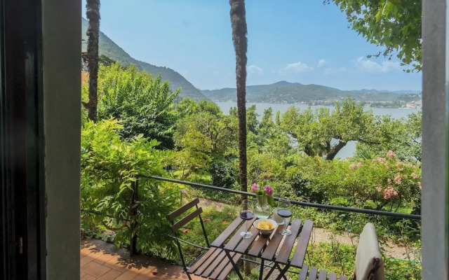 Simon's Apartment With Amazing View by Rent all Como