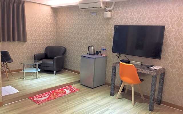 Art House Double Room-Sunflower