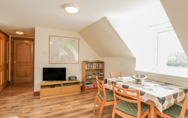 10 Monarch Country Apartments