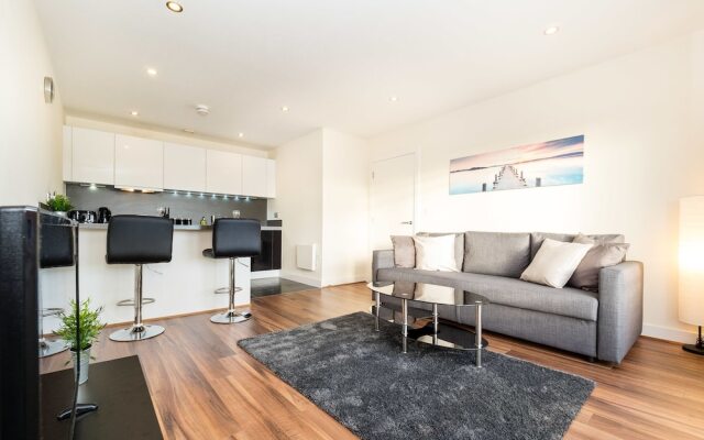 Deluxe Kennet Island Apartment