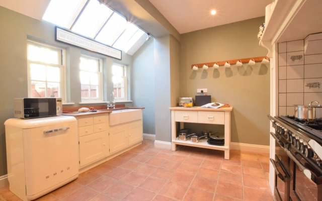 11 Crabbe Street, Aldeburgh