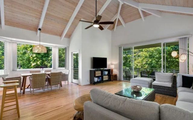 Hale Keoniana 5 Bedroom Home