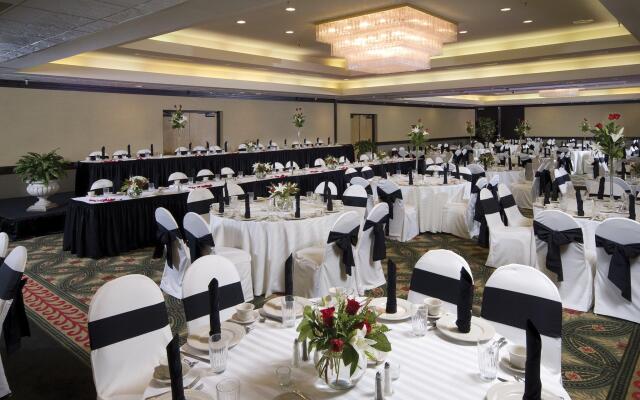 Crowne Plaza Indianapolis-Airport by IHG