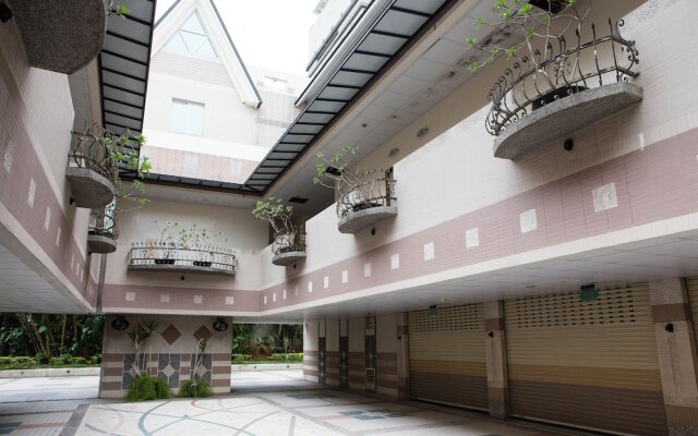 Royal Group Motel Chien Kuo Branch