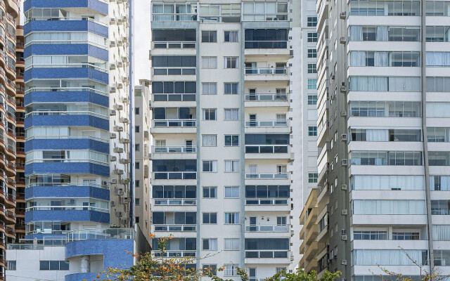Apto pé na areia em Balneário Camboriu ACS806
