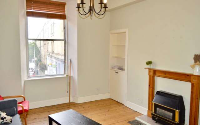 Bright & Spacious 1BD Apartment in Edinburgh