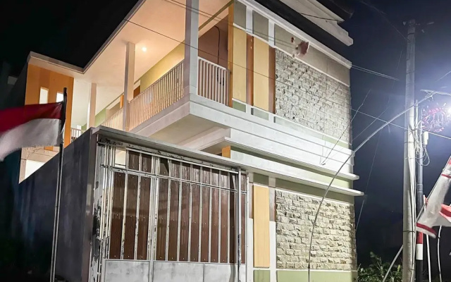 Oma Kost 3 Probolinggo Mitra RedDoorz