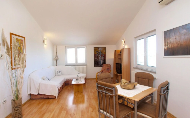 Apartment 440